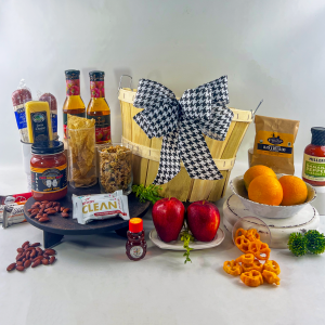 This gift basket is gluten free and includes fruit, apple juice, coffee, gluten free snacks.